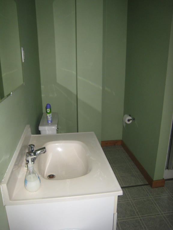 Poppi'S Guesthouse Revelstoke Zimmer foto