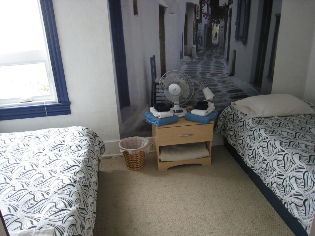 Poppi'S Guesthouse Revelstoke Zimmer foto