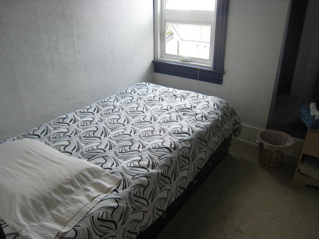 Poppi'S Guesthouse Revelstoke Zimmer foto